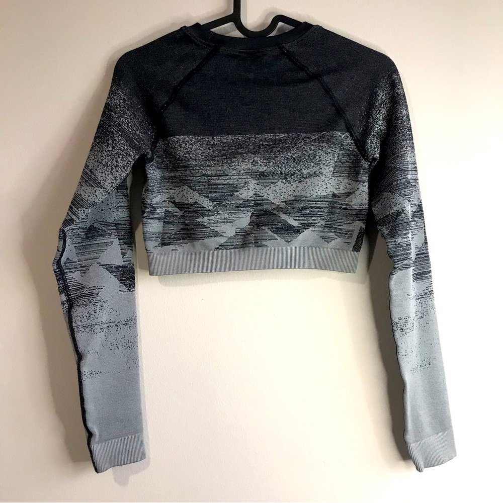 Gymshark cropped long sleeve top size small - Picture 3 of 9